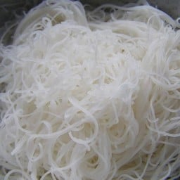 เส้นหมี่ลวก