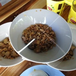 โก๋เปี้ยน ก๋วยเตี๋ยวเรืออยุธยา ข้างโรงเรียนอักษรศึกษา ถ.พัทยานาเกลือ