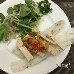 เส้นใหญ่แบบก๋วยเตี๋ยวหลอด - ใส่หมูยอและหอมเจียวเอง