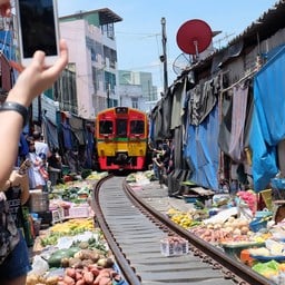 ตลาดร่มหุบ