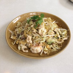 บะหมี่เซี่ยงไฮ้ FRIED EGG NOODLES WITH SHRIMP, CHICKEN & VEGETABLES