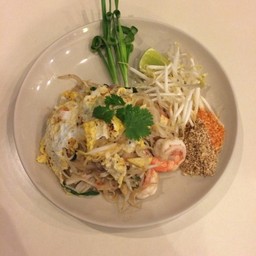 ผัดไทยกุ้งสด PAD THAI, FRIED RICE NOODLES WITH PRAWN