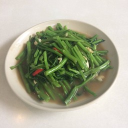 ผัดผักบุ้งไฟแดง FLAMBE FRIED WATER MORNING GLORY