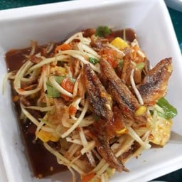 ยำมะม่วงปลากรอบ 50-60 บาท