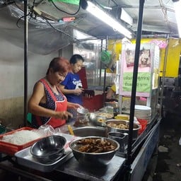 ป้าหอยเจ้าของร้าน