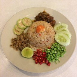 ข้าวผัดน้ำพริกลงเรือ