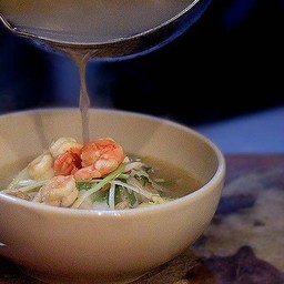 เฝอ กุ้งผัดกระเทียม