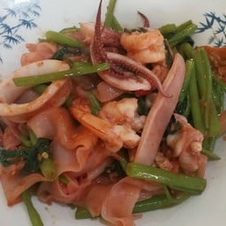 เย็นตาโฟทะเลผัดแห้ง