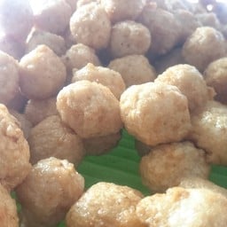 ลูกชิ้นกุ้งลูกละ​ 5 บาท