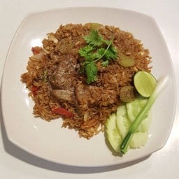 ข้าวผัดรถไฟหมูหมัก