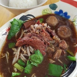 ก๋วยเตี๋ยวเรือหางยาว นาคา