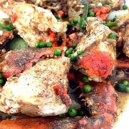 ปูไข่ผัดพริกไทยดำ