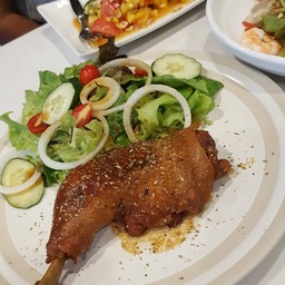 สลัดไก่อบ