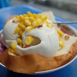 ไอศกรีมรถเข็น สวนพลูซอย8