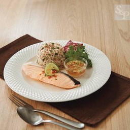 ข้าวผัดคีนัว-แซลมอนนึ่งมะนาว