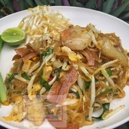 ผัดไทยกุ้งสด