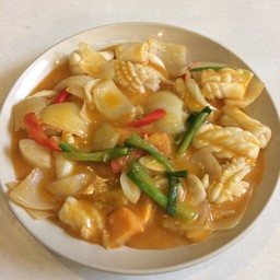 ปลาหมึกผัดไข่เค็ม STIR FRIED SQUID WITH SALTY EGG