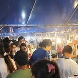 ตลาดนัดต้นสน