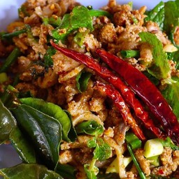 ลาบหงส์แดง