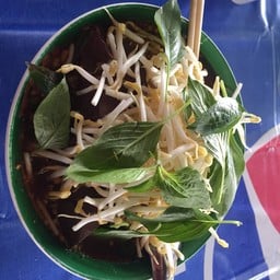 ก๋วยเตี๋ยวไก่มะระบุฟเฟ่
