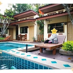 ด้านหน้าห้องพักแบบ Pool View