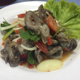 ยำไส้ตัน