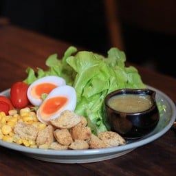 สลัดผักออร์แกนิค (ไข่ต้ม) น้ำสลัดข้าวกล้องกระชายดำ