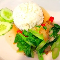 ข้าวคะน้าหมูกรอบ