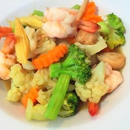 ผัดผักรวมกุ้งสด