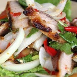 ยำคอหมูย่าง