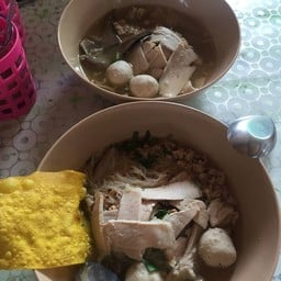 ก๋วยเตี๋ยวคุณยายหมู