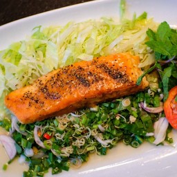 สเต็กปลาแซลมอนสมุนไพร