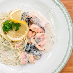 สปกเก็ตตี้ครีมซอสแซลมอน