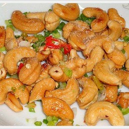 ยำเม็ดมะม่วงหิมพานต์