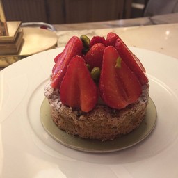 Pierre Hermé Champs-Élysées