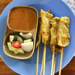 เนื้อหมูเน้นๆ เต็มไม้ ปิ้งจนหอม ทานคู่กับน้ำจิ้มสูตรเข้มข้น