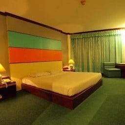 โรงแรมโกลเด้นแกรนด์