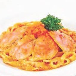 แซลมอนครีมซอสและไข่กุ้ง