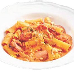 ริกาโตนี่ไส้กรอกเยอรมันพิ้งซอส