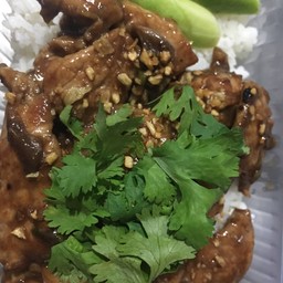 ข้าวหมูกระเทียม