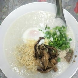 ร้านโจ๊ก/ต้มเลือดหมู ตลาดนัมเบอร์วัน ราม 2