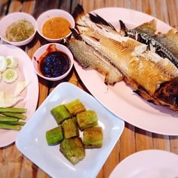 ปลาเผาริมเขาตอง