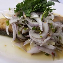 ยำปลาอินทรีเค็ม