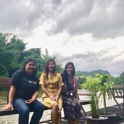 ถ่ายรูปรวม ทริปนี้เราไปกัน 3 คน ถ่ายโดยกำหนด วิ (10 วิ) ตั้งโทรศัพท์ไว้ที่เสา555