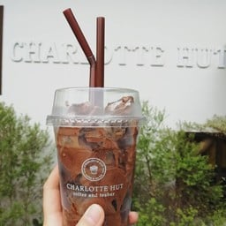 Charlotte Hut Coffee & Tea Bar แพร่