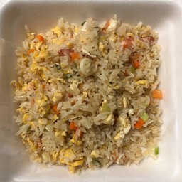 ข้าวผัดกุ้ง (ได้กุ้ง 4 ตัว เล็กใหญ่) 45.- 