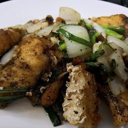 ปลากระพงผัดพริกไทดำ