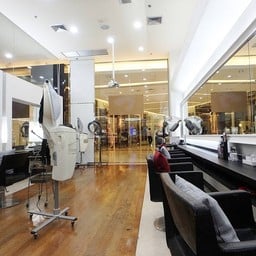 หลังสระผมเสร็จก็มาไดร์ผมต่อ