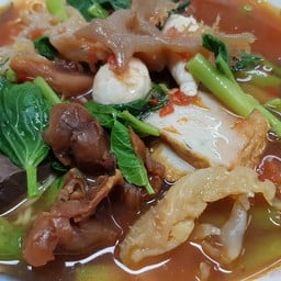 โชคดี ก๋วยเตี๋ยวลูกชิ้นหมู ตลาดบางกะปิ