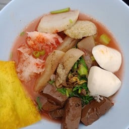 เอกก๋วยเตี๋ยวน้ำตก ข้าวหมูแดง ข้าวมันไก่